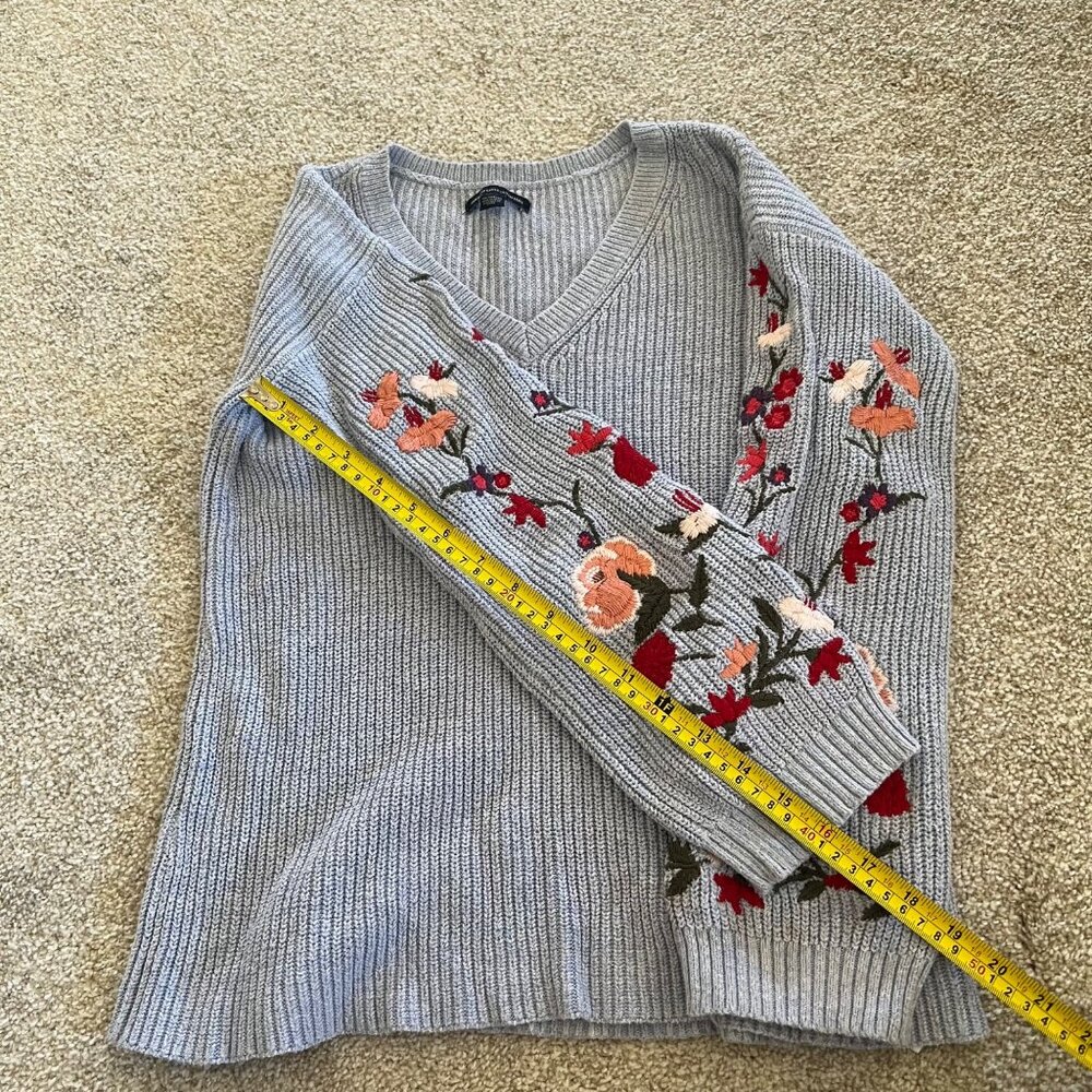 American Eagle Knit Periwinkle Top with Embroidered Floral Print On Bell Sleeves - Picture 9 of 10